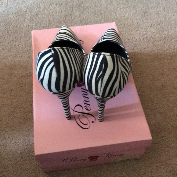 Shoes - Picture 3 of 9